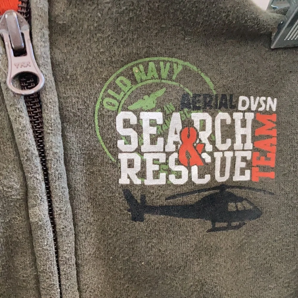 FINAL MARKDOWN Boys old navy hooded sweatshirt 3t